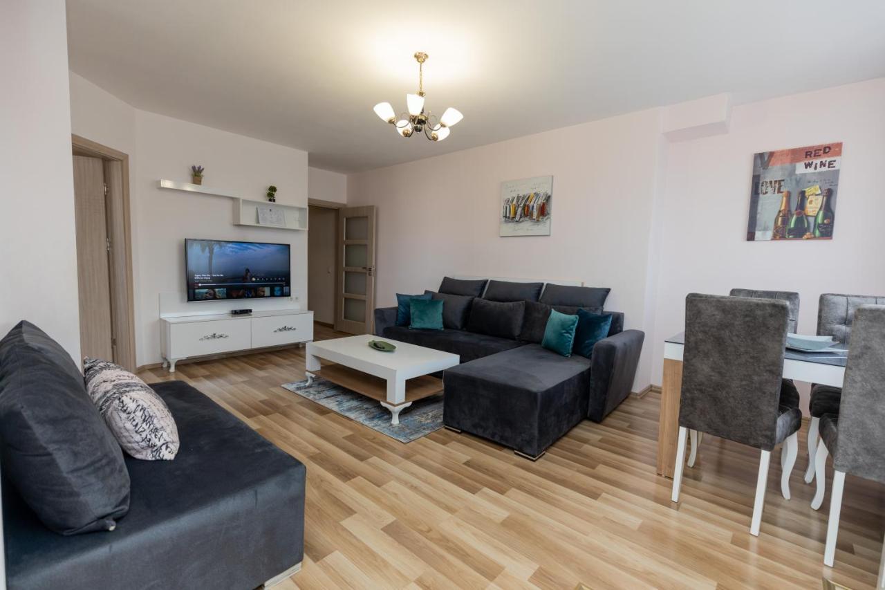 Dodona Aparthotel In Prishtina Pristina Exteriör bild