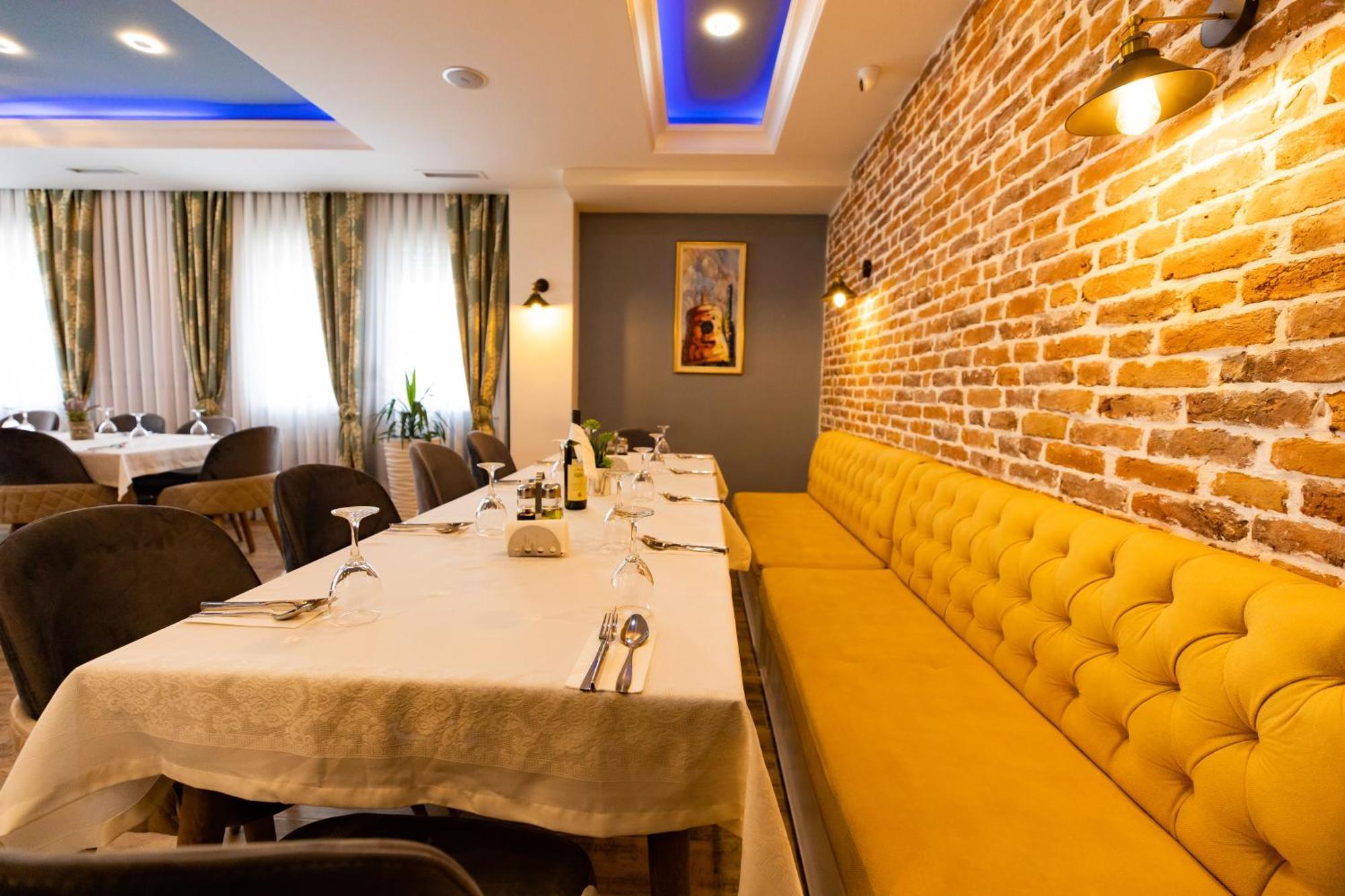 Dodona Aparthotel In Prishtina Pristina Exteriör bild