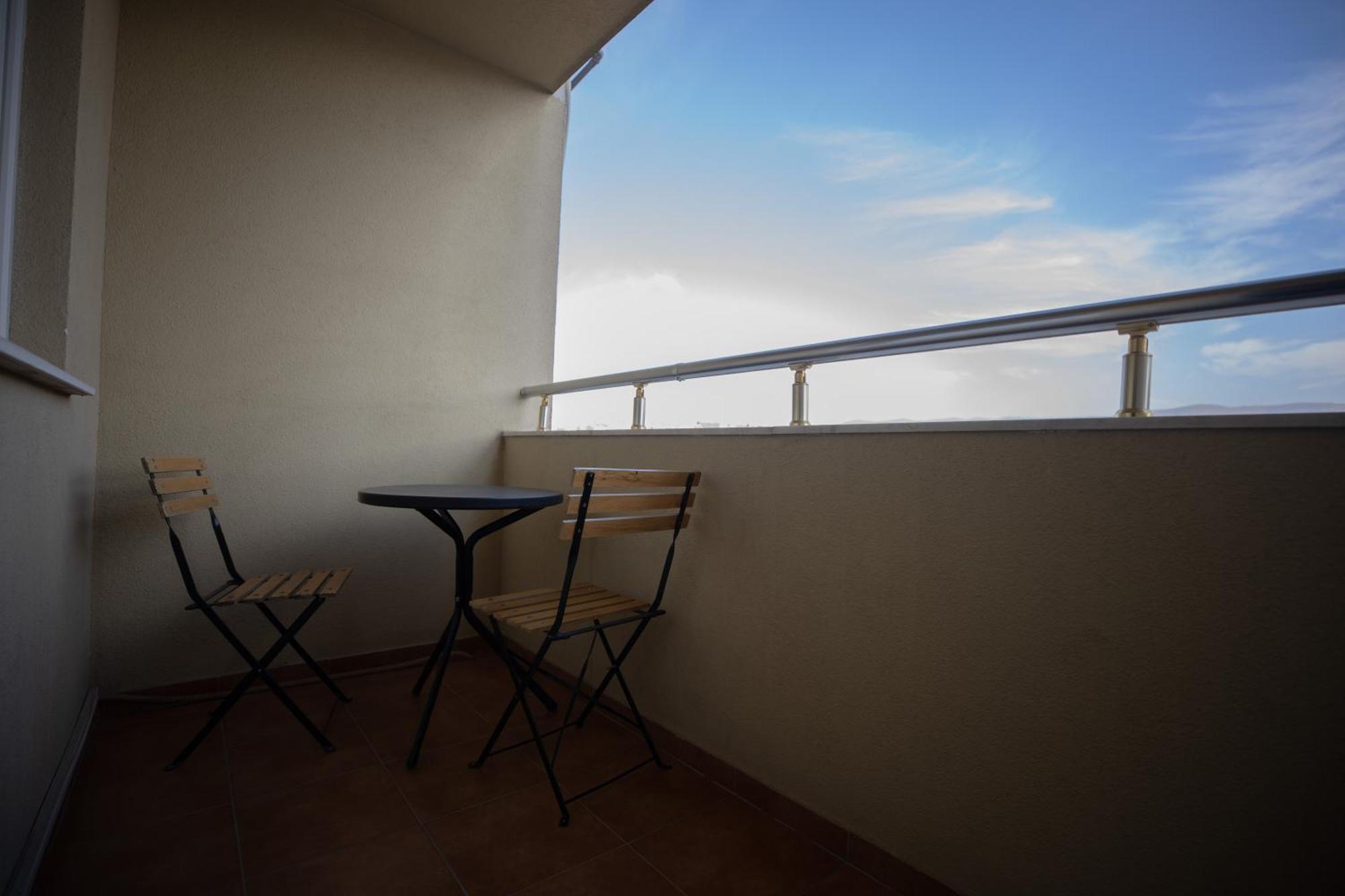 Dodona Aparthotel In Prishtina Pristina Exteriör bild